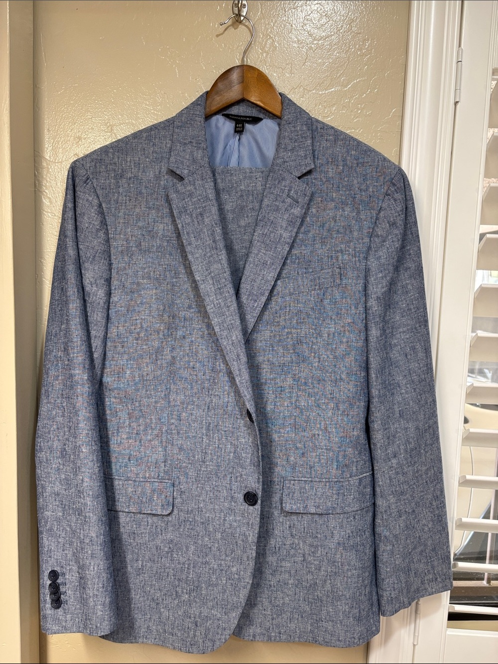 Banana Republic Heathered Light Blue Men’s Suit Linen/Cotton blend